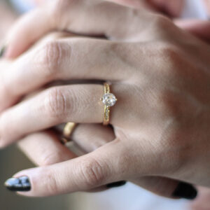 Anel Solitario Charlotte